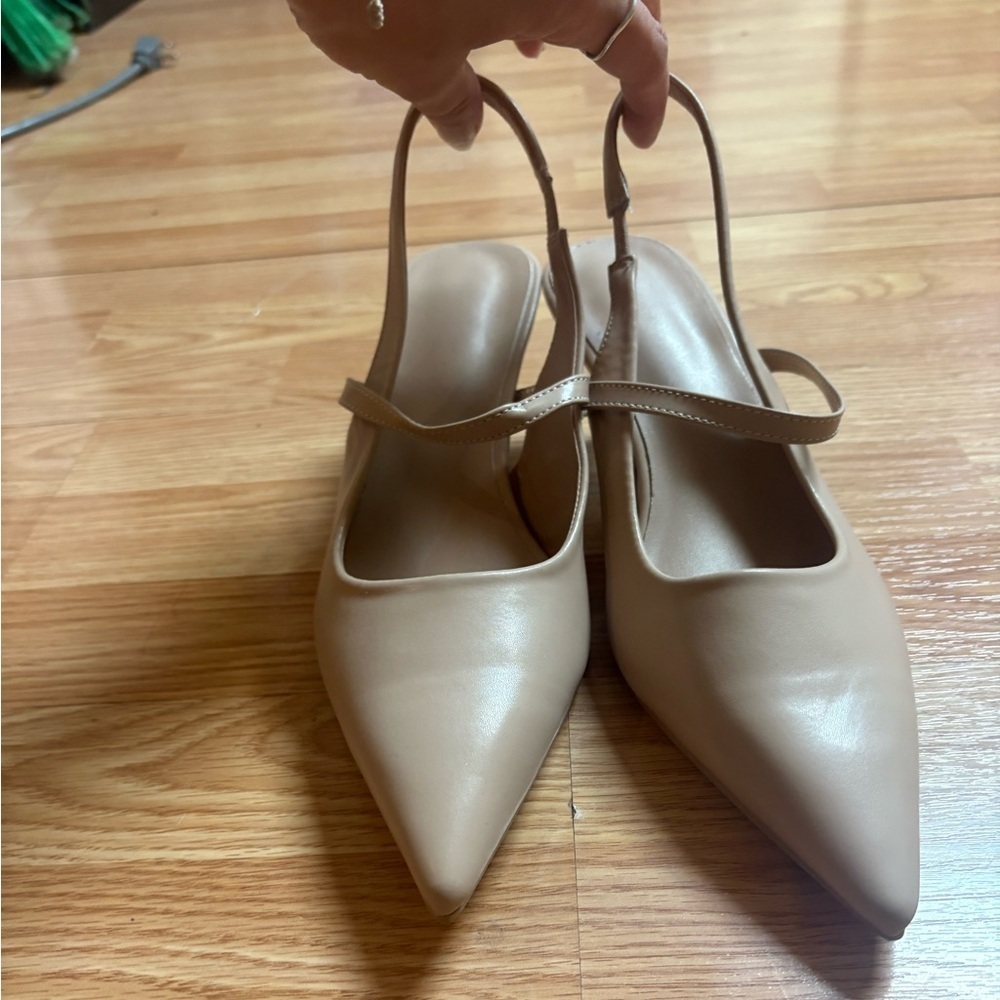 Elegant Tan Women's Slingback Shoes - Picture 1 of 7